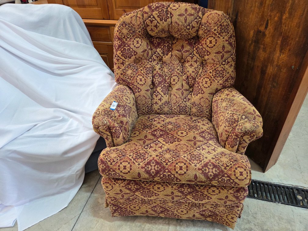 Tuft-Back Arm Chair