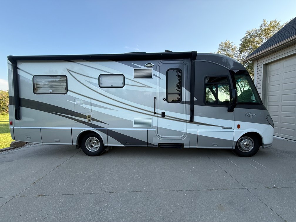2015 Mercedes Winnebago Reyo 25Q