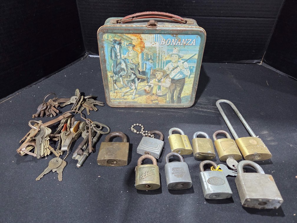Bonanza lunch box full of keys and locks