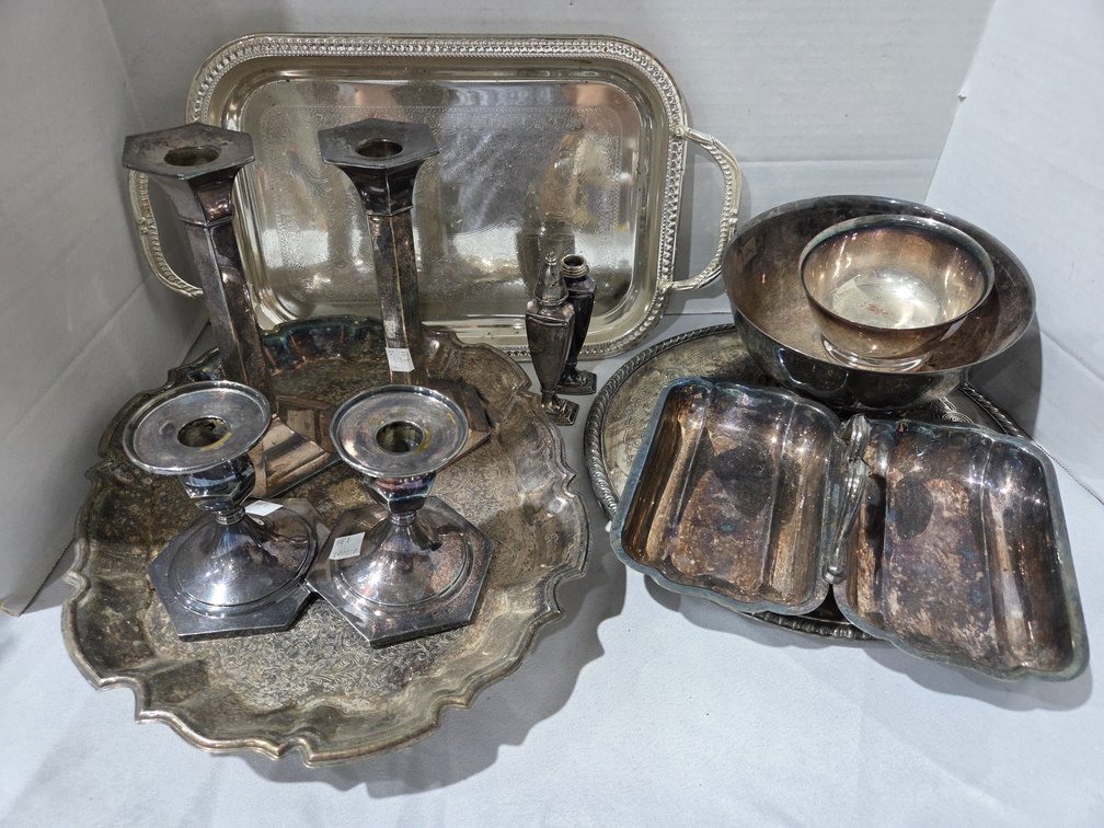 Assortment silver settings