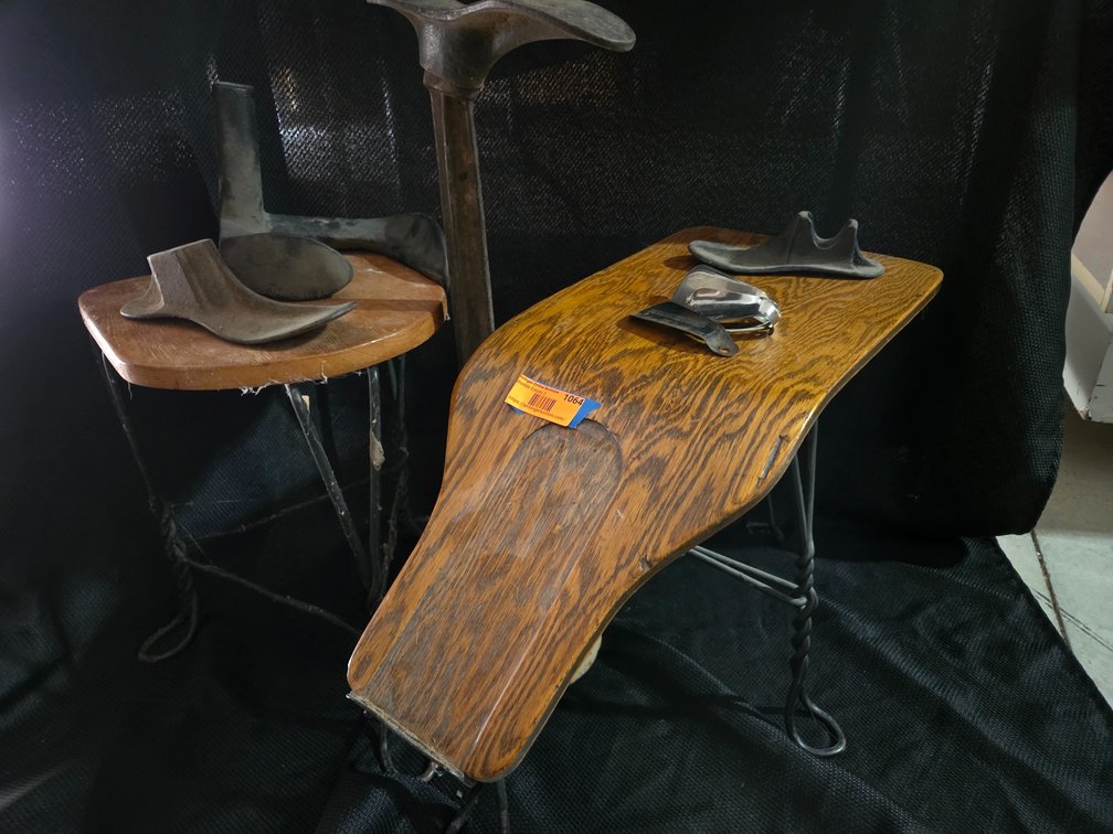 Shoe store stools and accessories