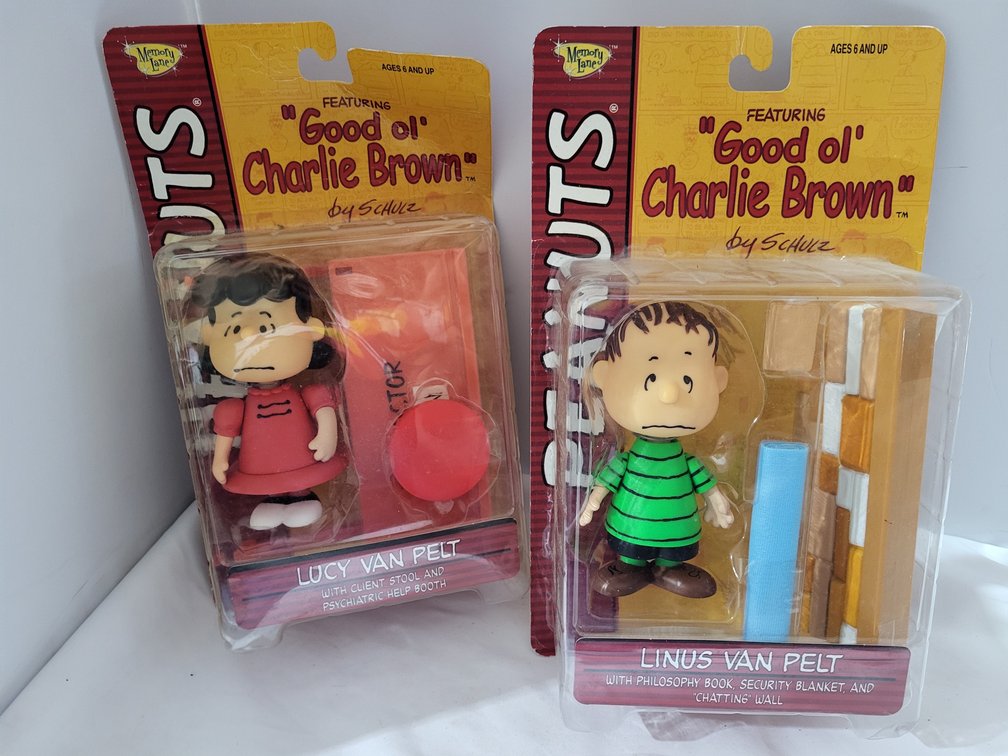 Peanuts figures and platter