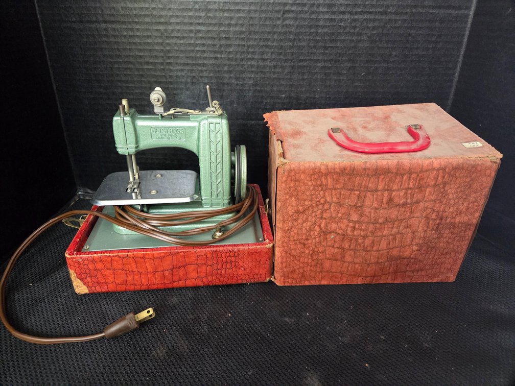 Betsy Ross Child’s Sewing Machine