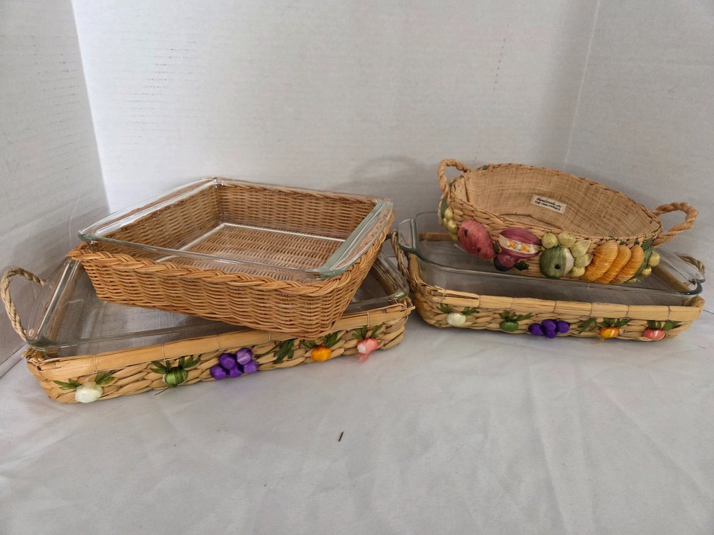 Vtg. Casserole Dishes.