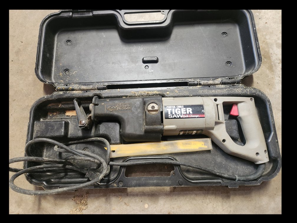 portercable tiger saw in case 