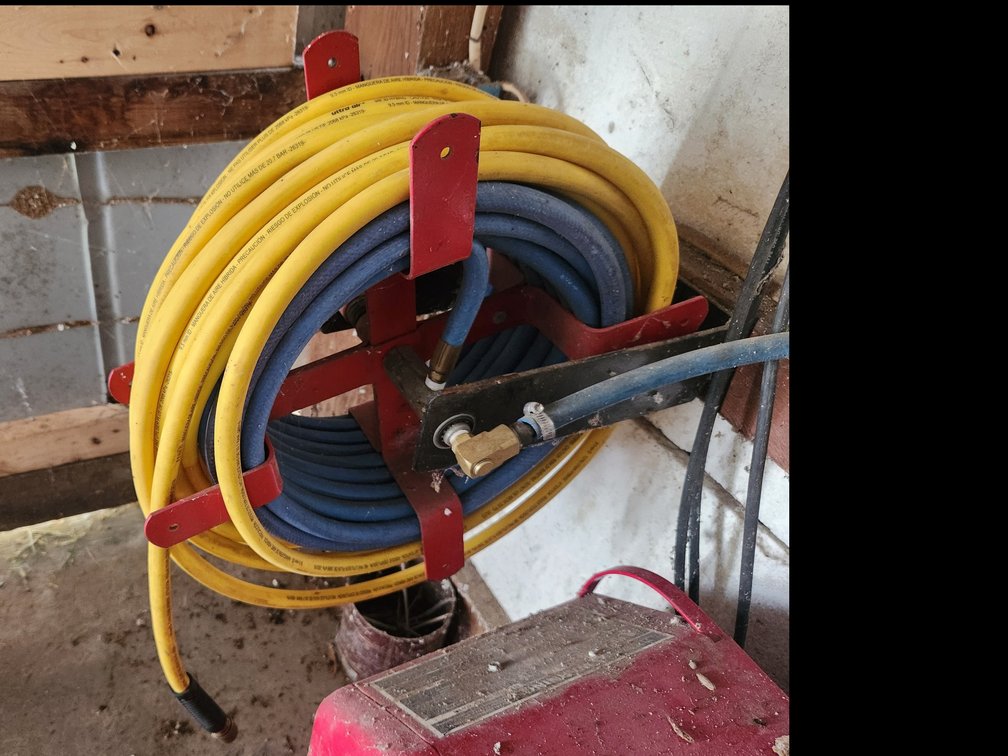 2 air hoses on reel 