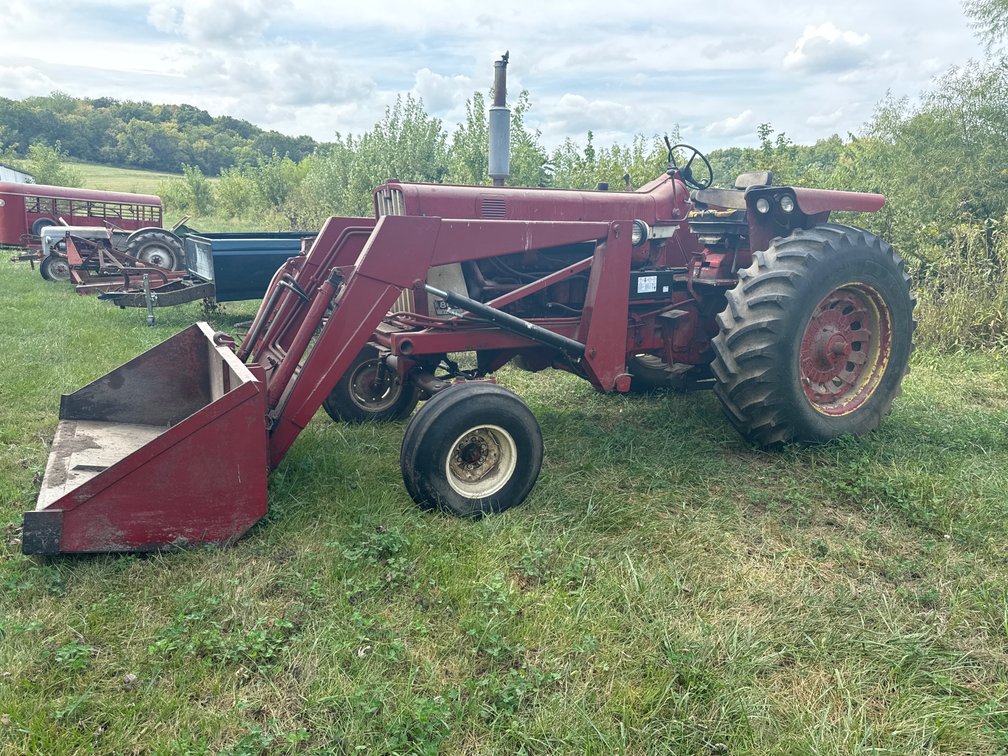 International 806 Diesel Tractor with Loader
