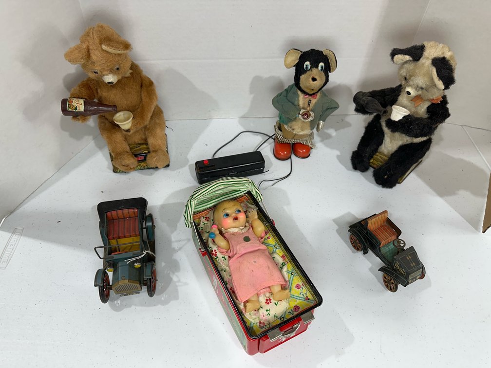 lot of battery operated and wind up tin litho toys and more