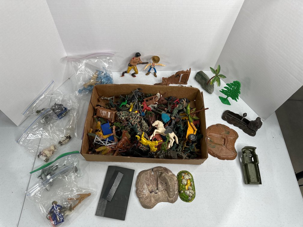 flat of army models toys 