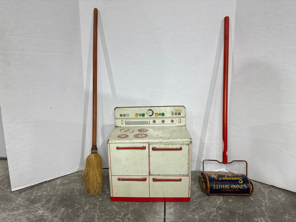 flat of tin litho and press steel toys 