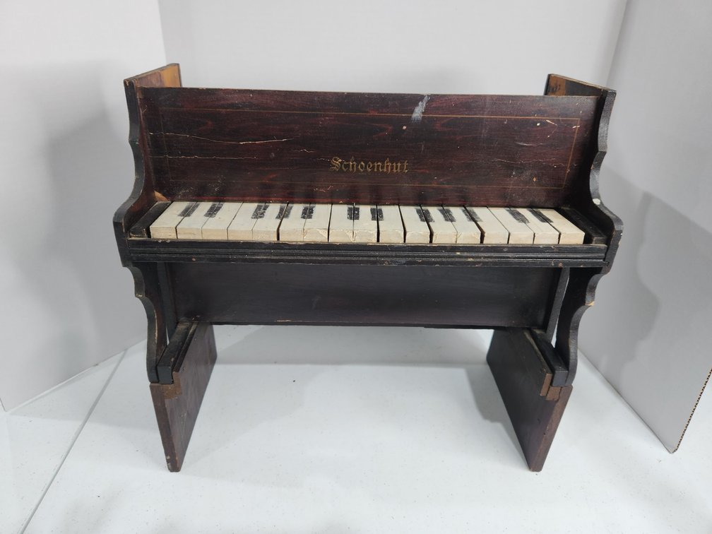 Schoenhut piano 