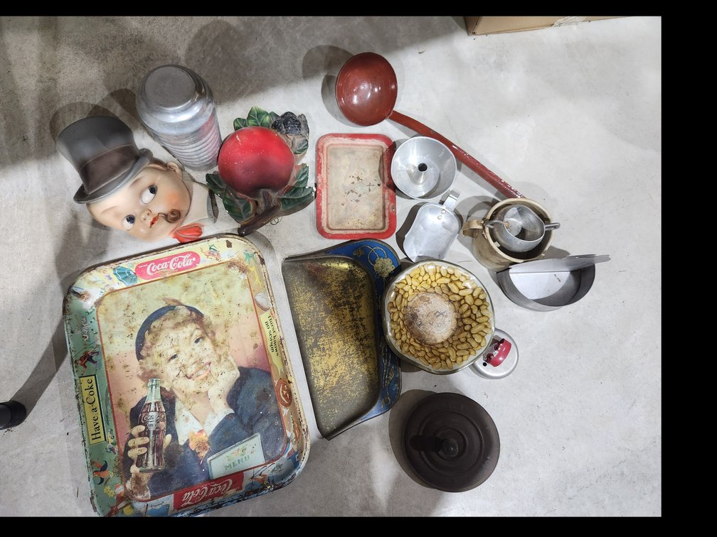 4 flats of tin kitchenware 