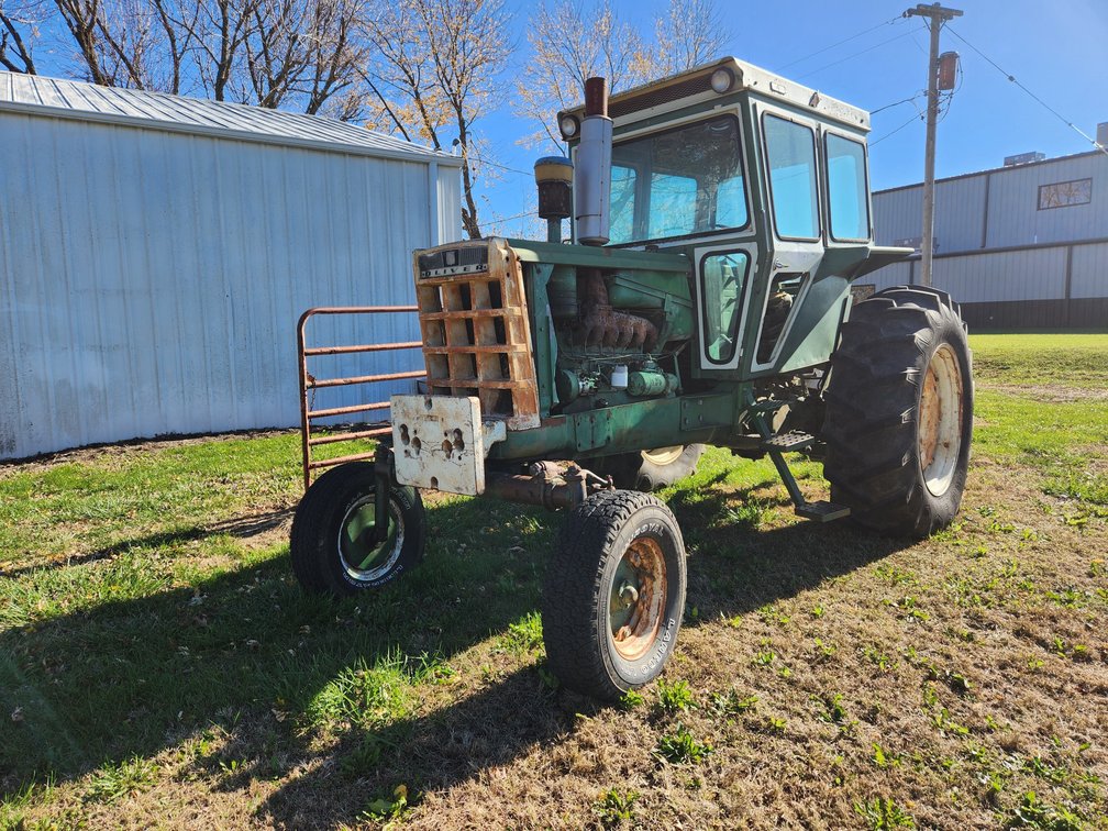 Oliver Tractor Model 1800.  6053 hours.