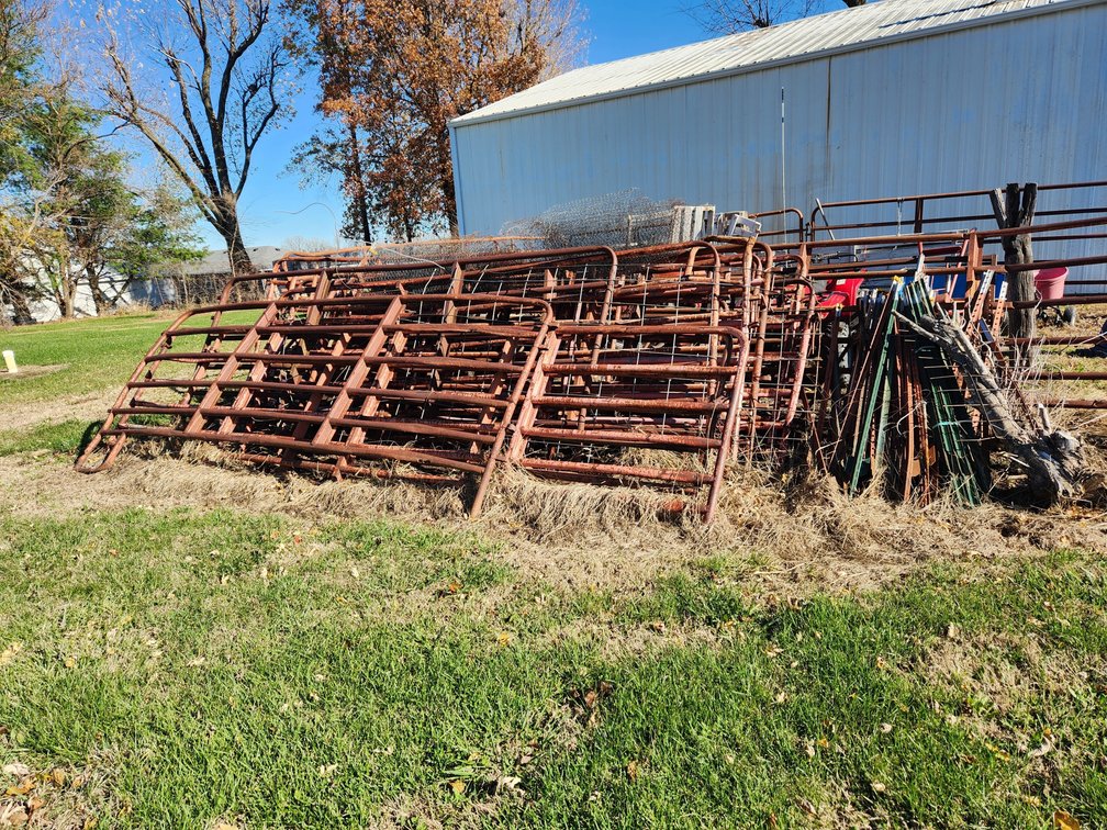 Corral Panels, 15 or more.  And T Posts, 20 or more.