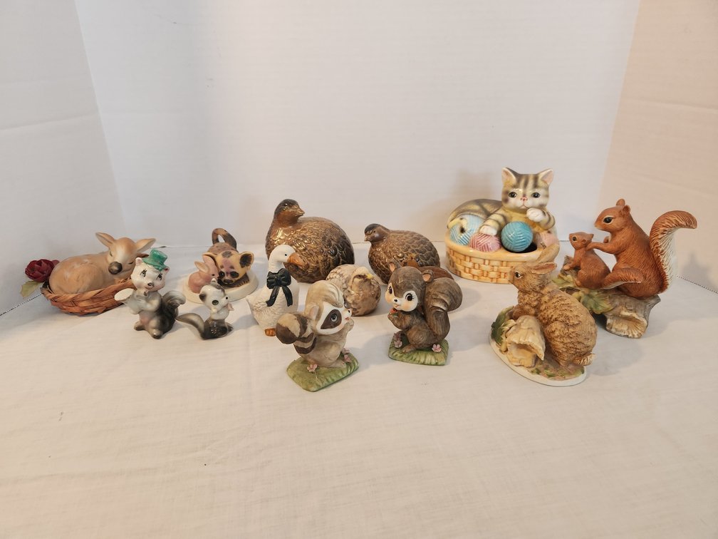 Figurine Lot 1 of 6