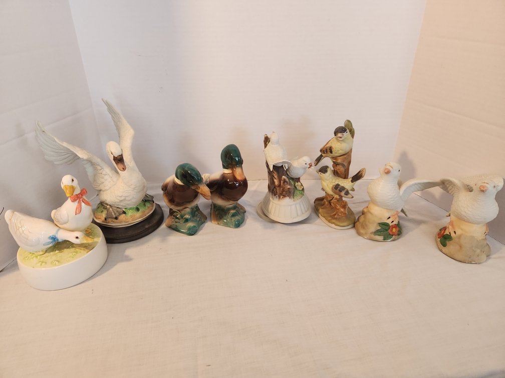 Figurine Lot 2 of 6
