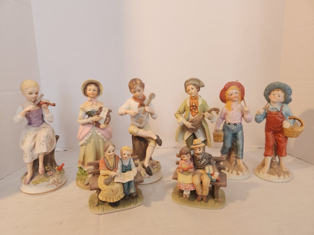 Figurine Lot 6 of 6