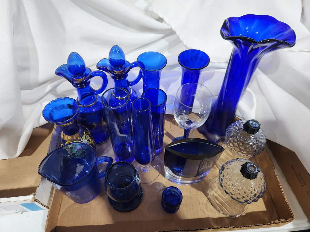 Vases and Flutes 