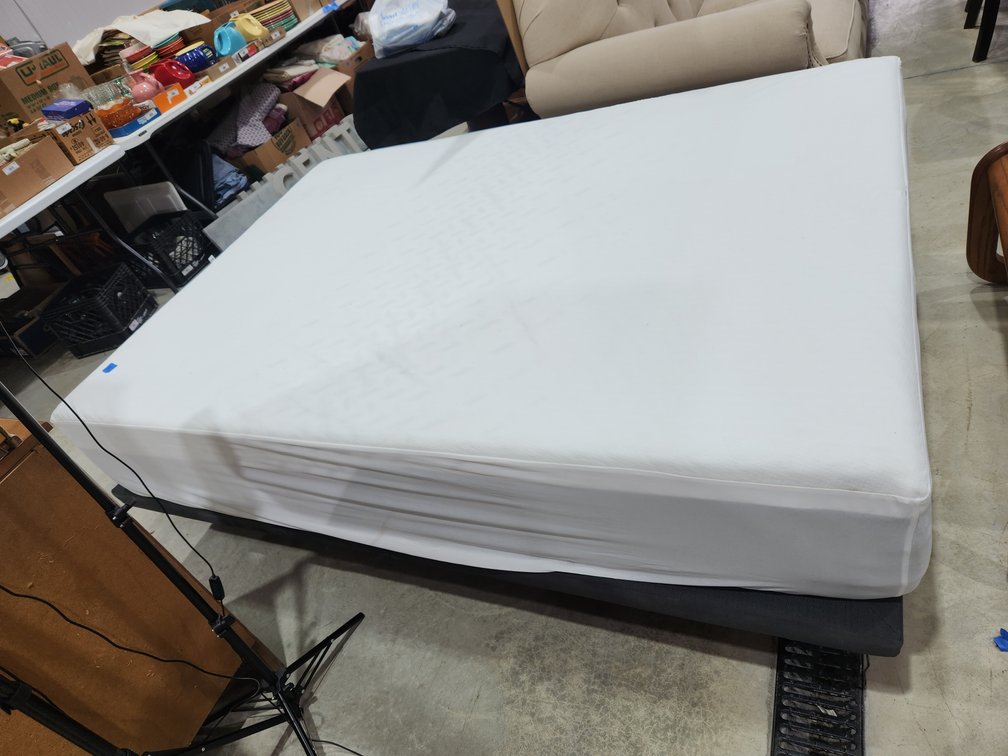 Adjustable Base Bed Frame with Full Size Mattress