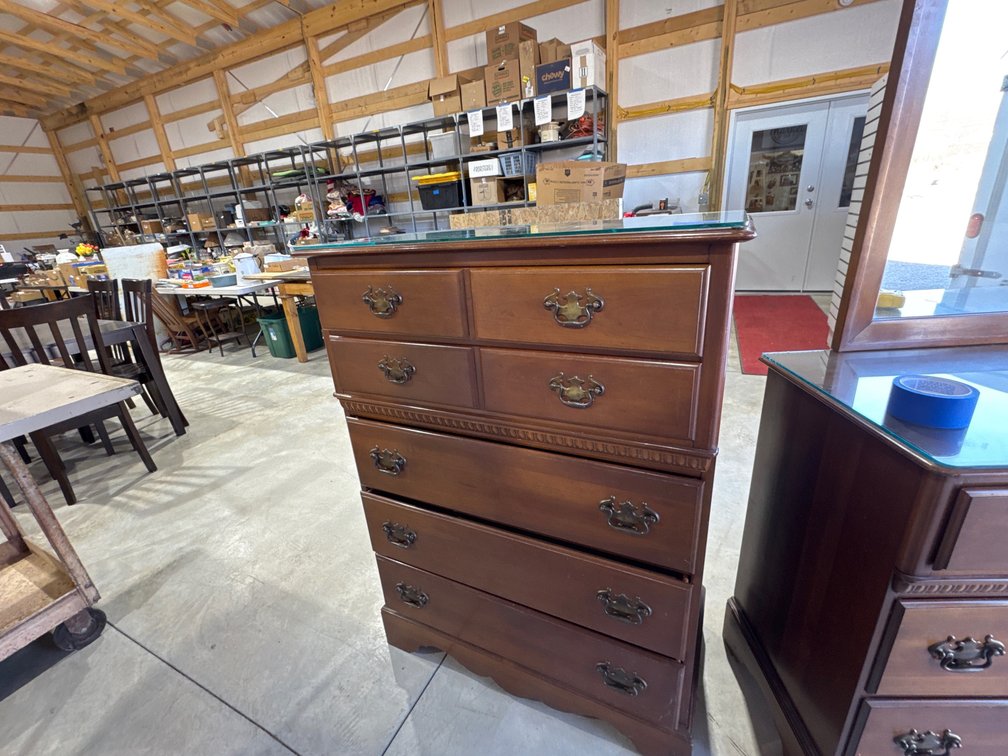 Chest of drawers