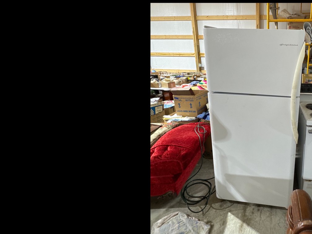 Frigidaire 18.2 cu Refrigidator. 