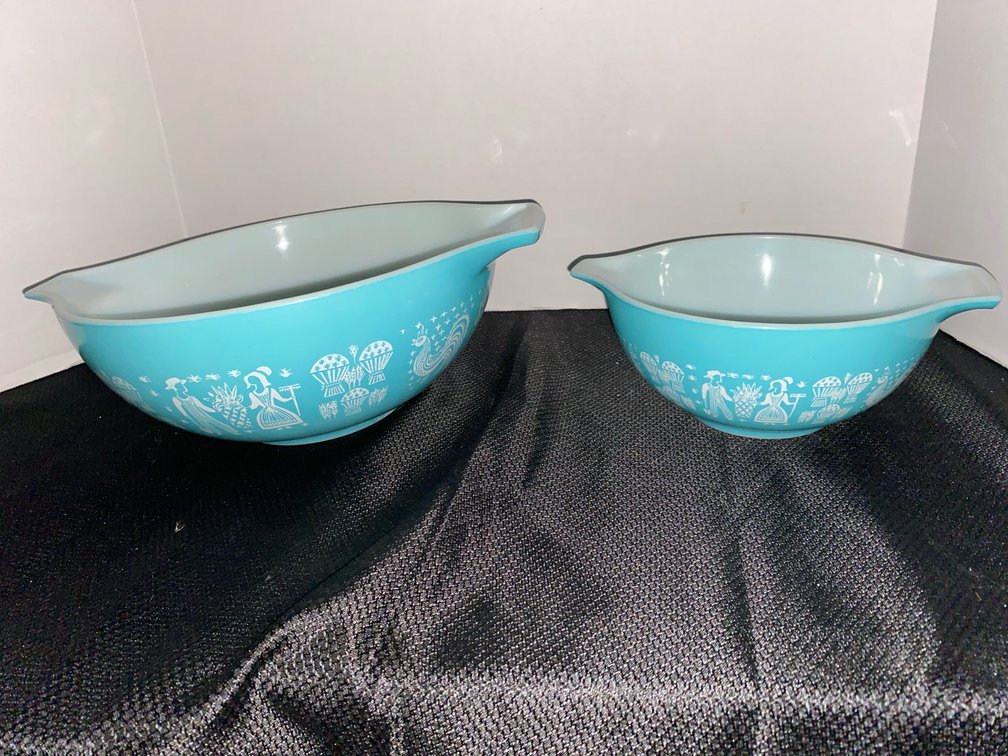 Pyrex Bowls