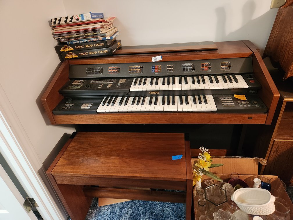 Yamaha Electric Organ