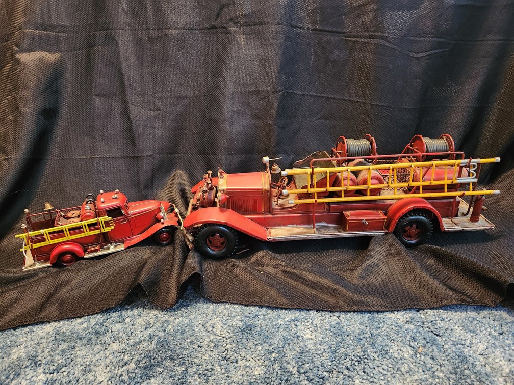 Metal Firetruck Decor