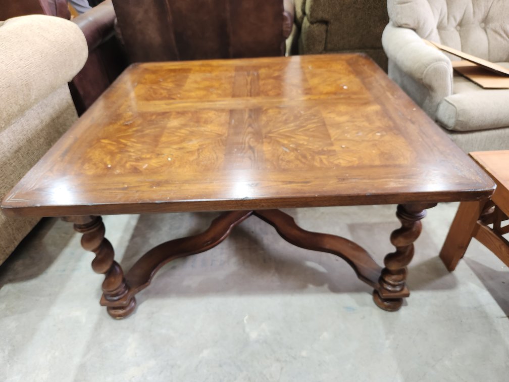 Square coffee table, fancy spindle legs