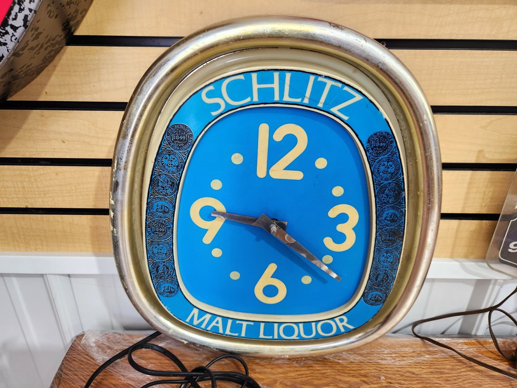 Schlitz Malt Liquor Clock