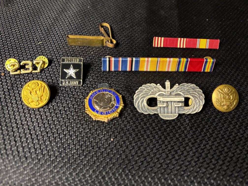 Military Buttons and Pins 