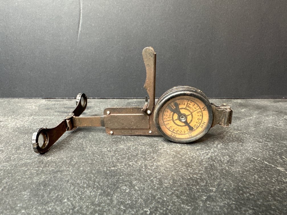 Lenstatic Compass