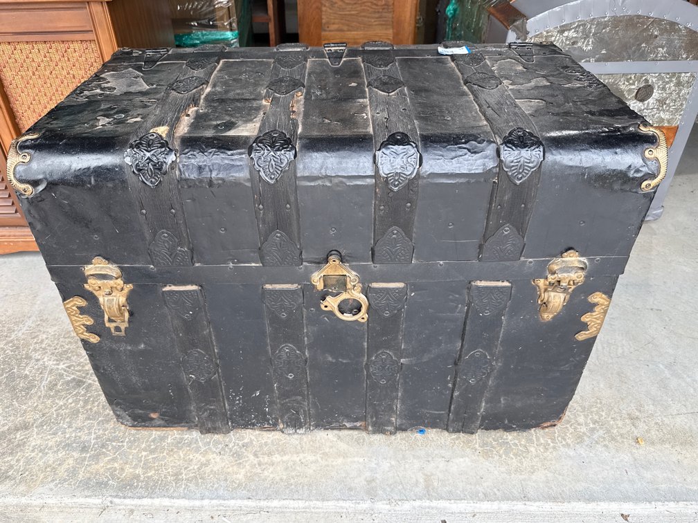 Black Trunk