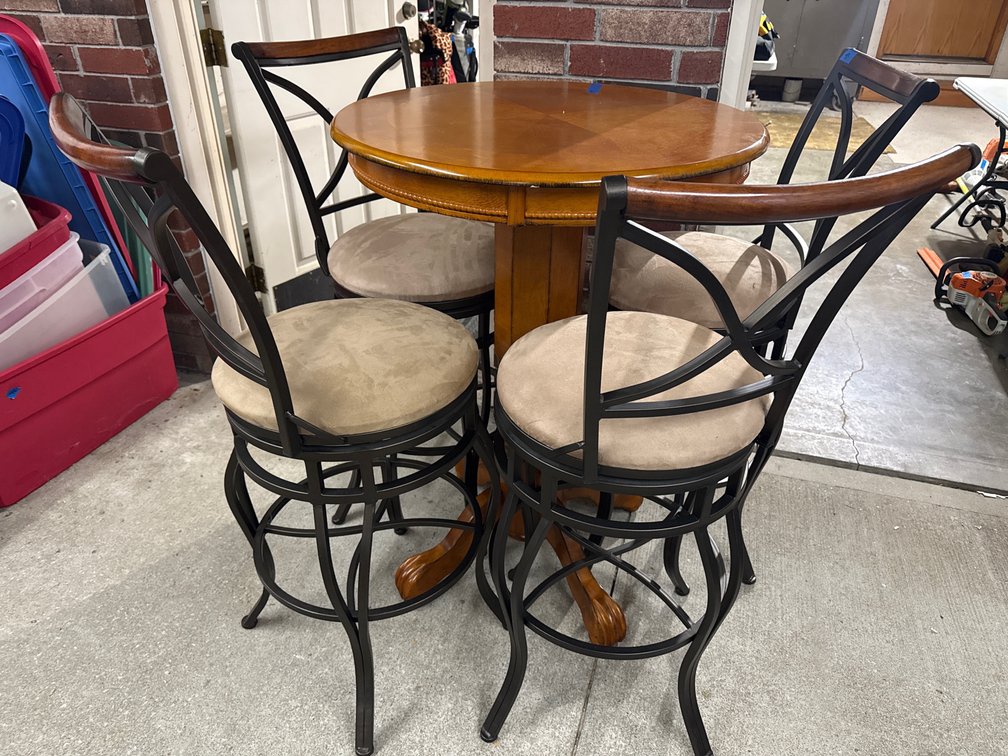 High-top Cocktail Table and Chairs
