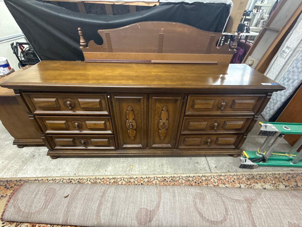 Bassett Bedroom Set with Full Size Brass Bed Bedroom Set
