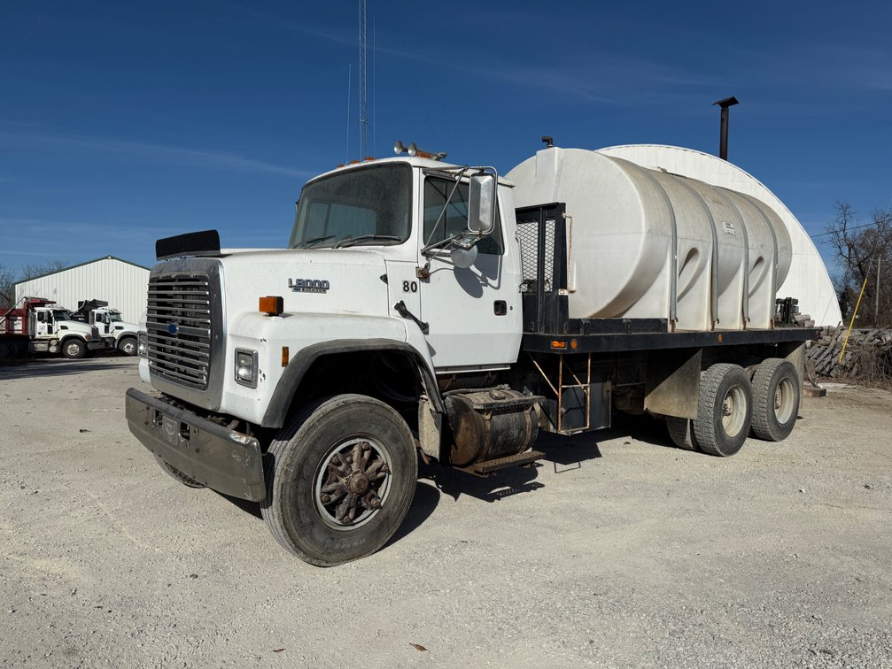 1993 Ford LNT8000 3,000 gal 6x4 Water Truck