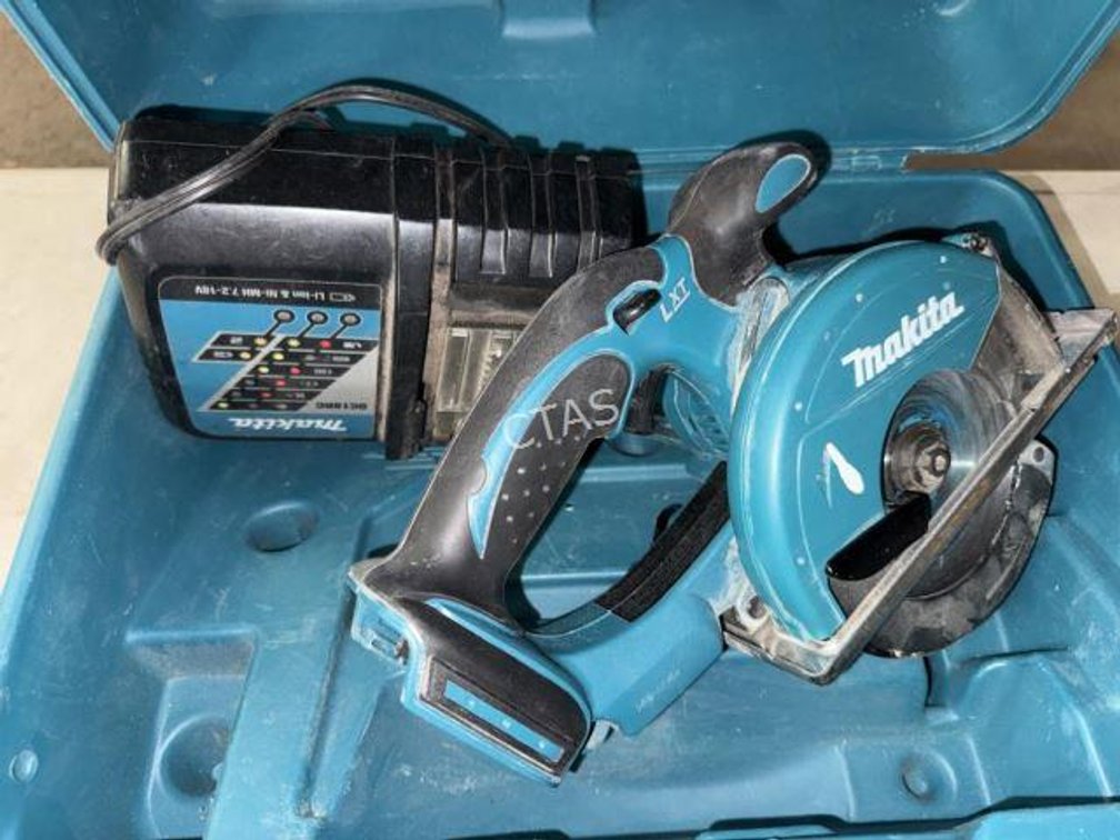 Makita Cordless Wood Saw