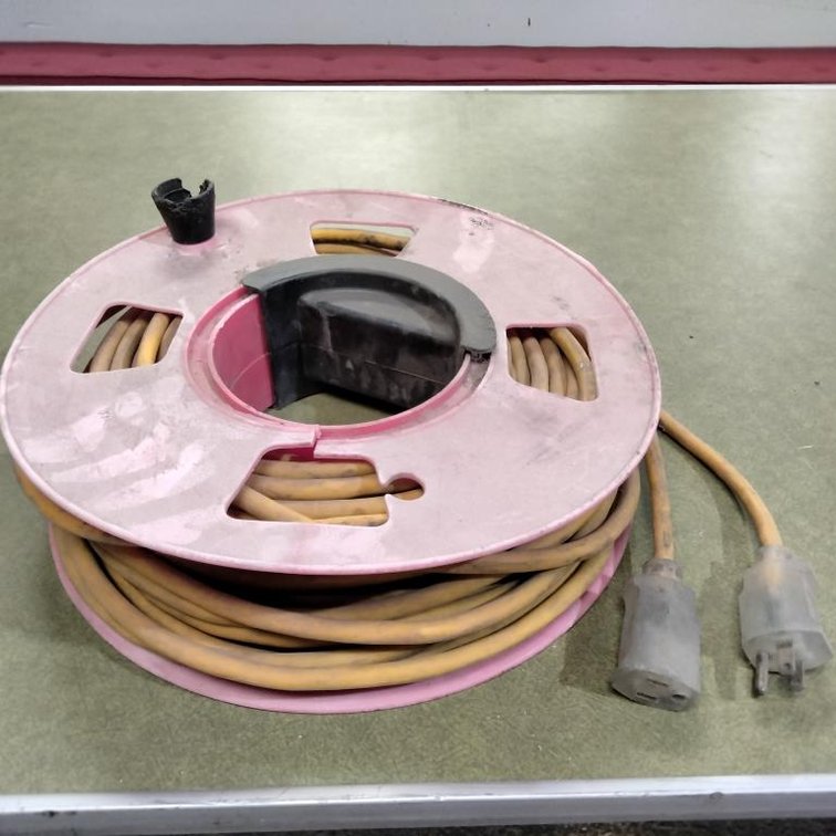 Extension Cord w/Wheel