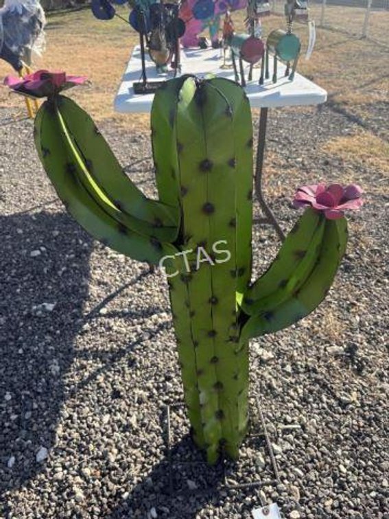 Metal Art Large Cactus w/Flowers