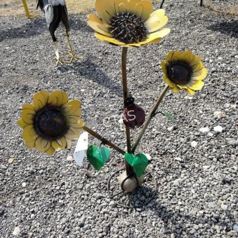 Metal Art Sunflowers w/Lady Bug