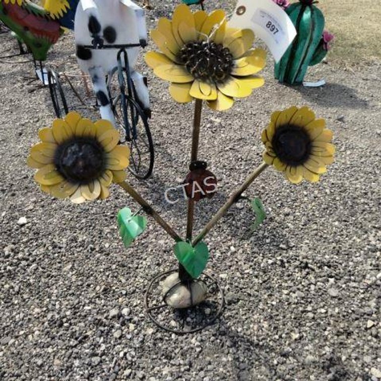 Metal Art Sunflowers w/Lady Bug