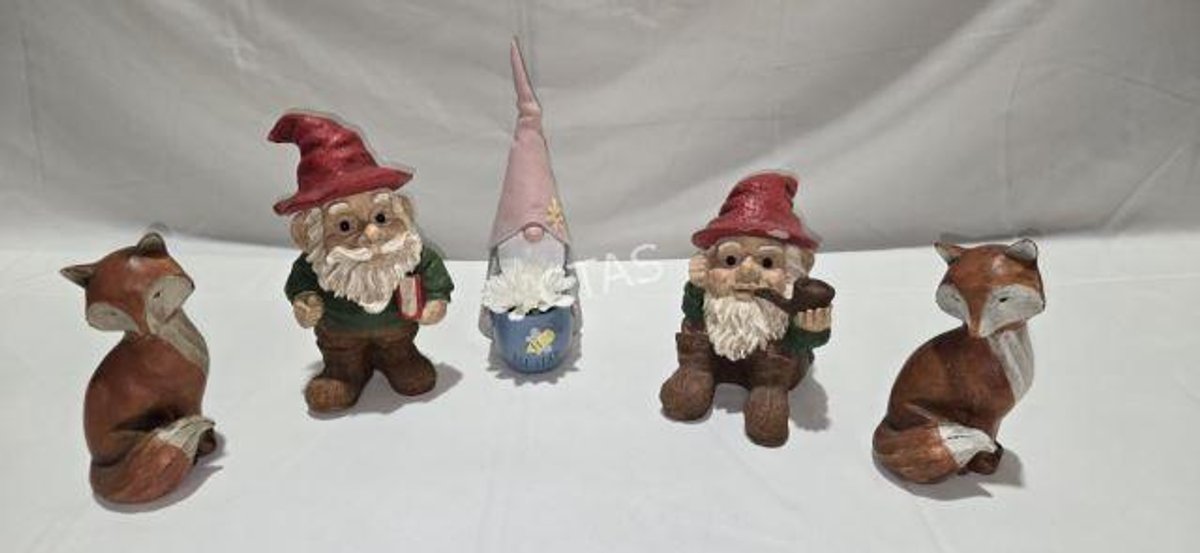 Gnomes & Foxes