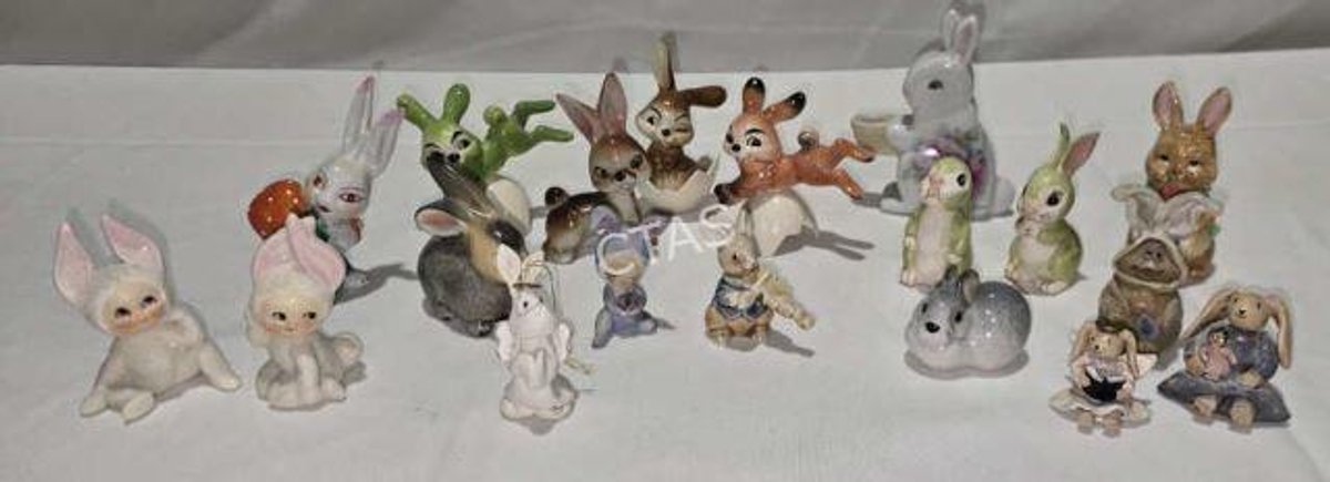 Vintage Small Bunny Figurines & Salt & Pepper Set