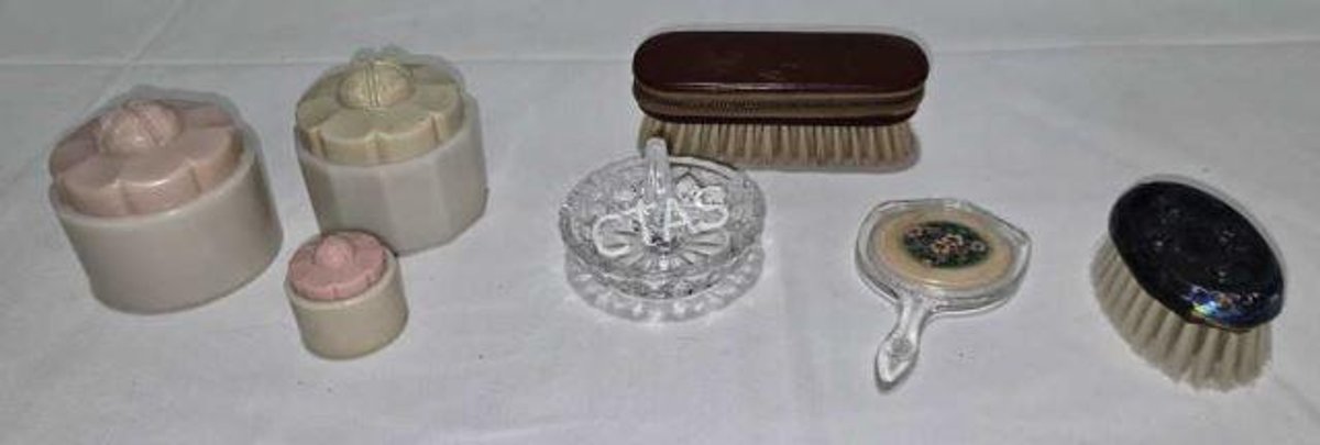 Lady & Gentleman Grooming Items