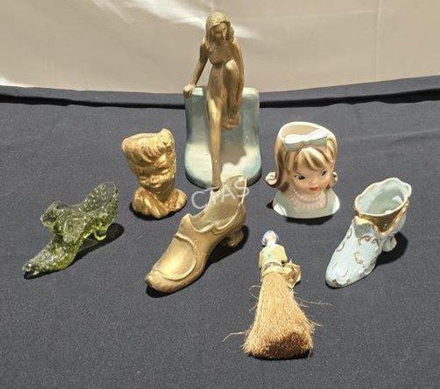 Hollywood Regency Chalkware Book End, Slippers,