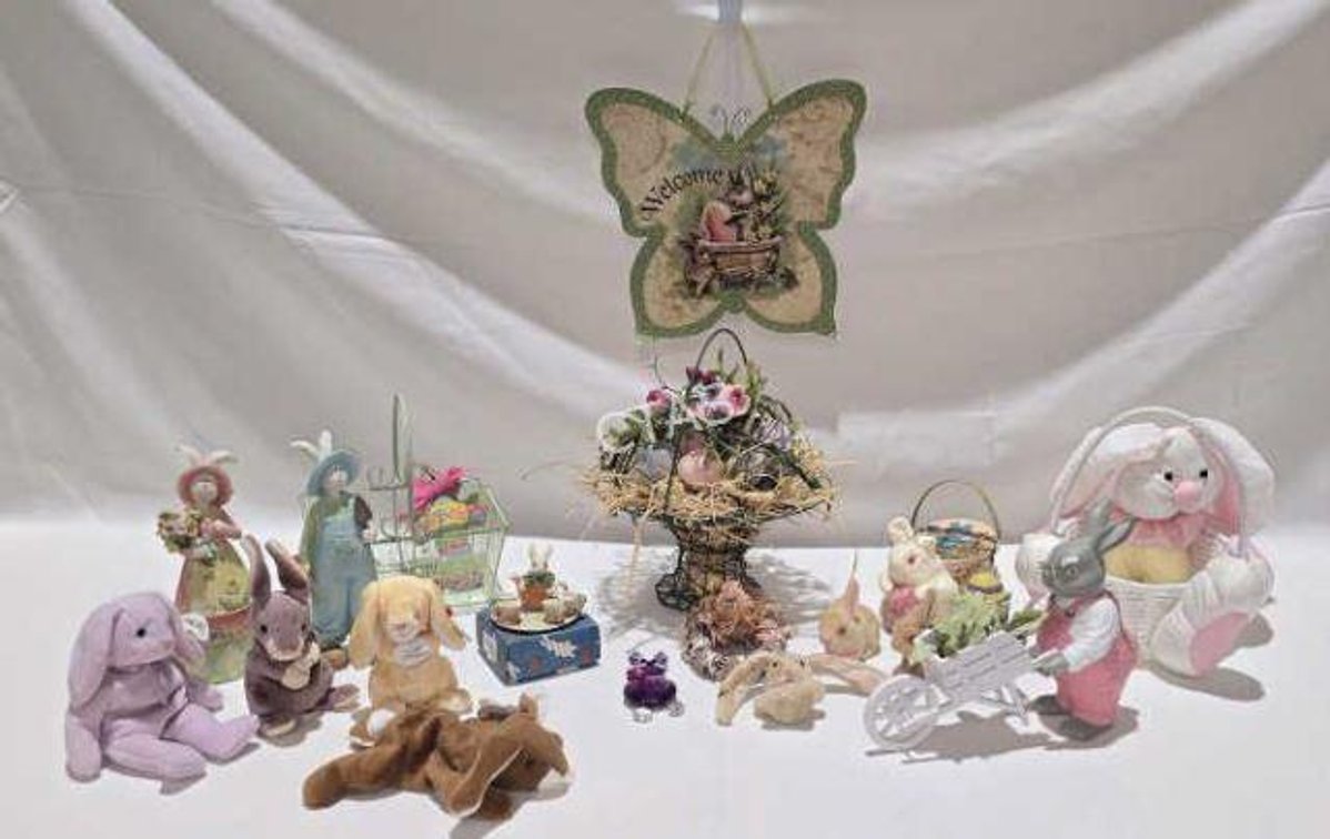 Spring & Easter Decor, Rabbits, Ty Beanie Bunnies,