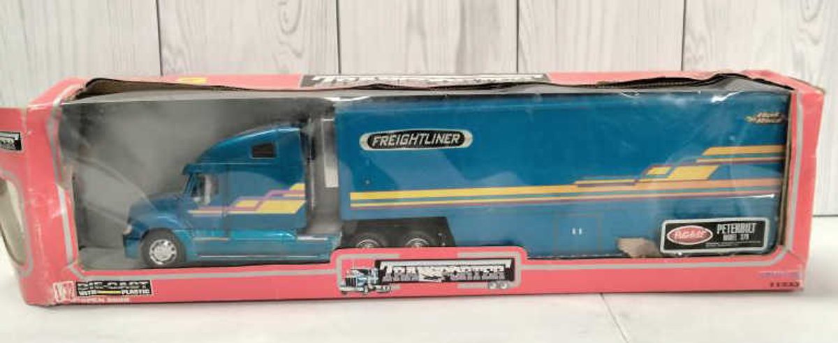 Transporter Peterbuilt Model 379 Freightliner
