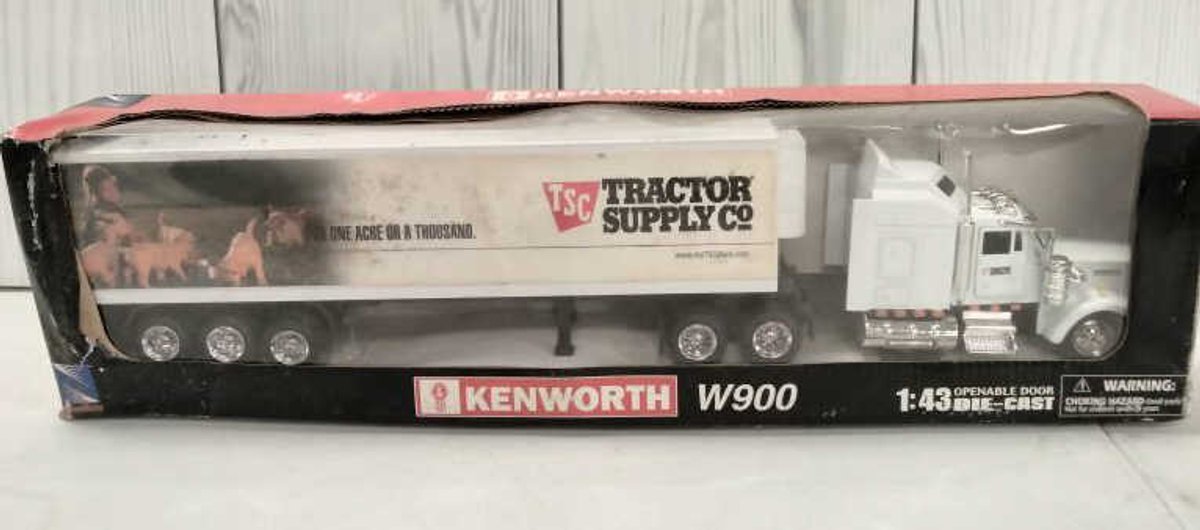 NewRay Kenworth W900 Tractor Supply Comp.