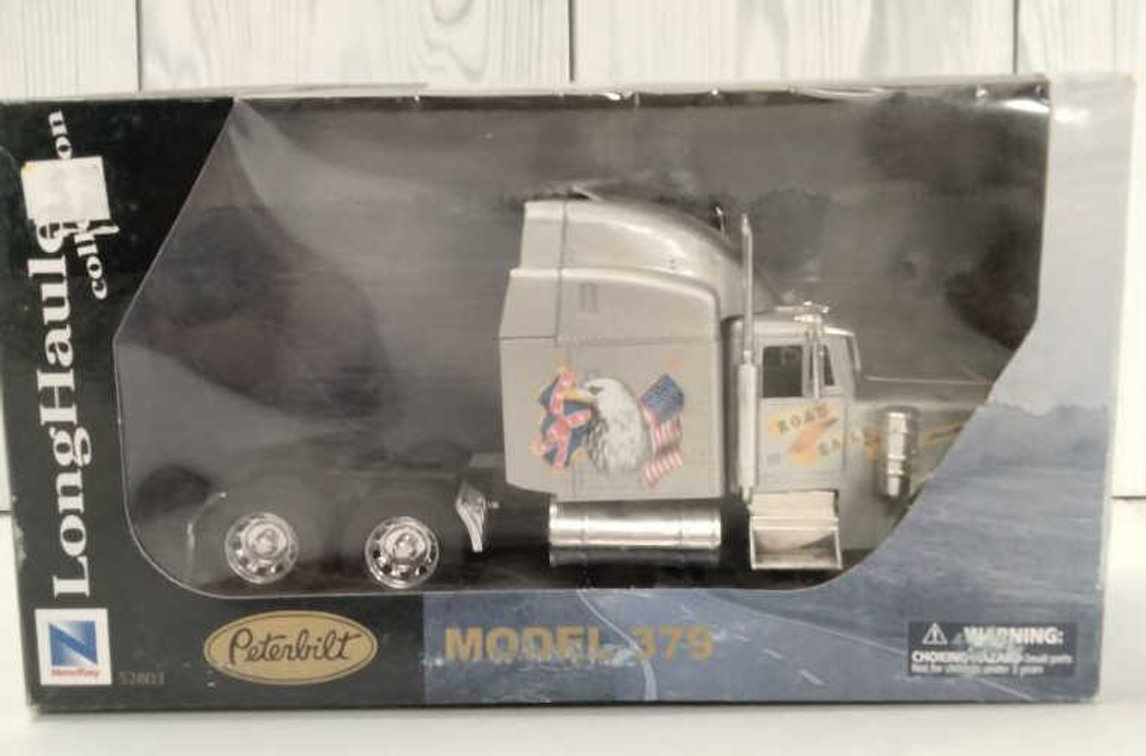 NewRay Peterbilt Model 379 "Road Eagle"