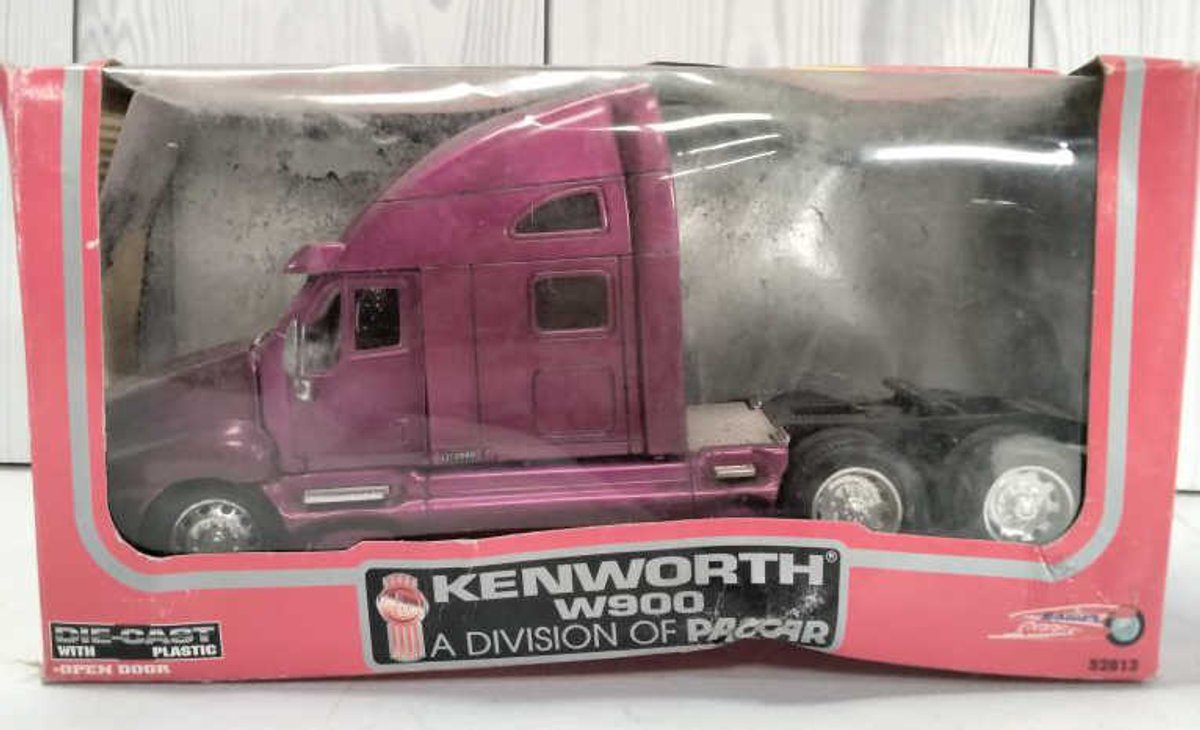 NewRay Kenworth W900, Division of Paccar
